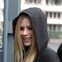 Avril Lavigne is all smiles as she leaves her Paris hotel photos | Picture 77886